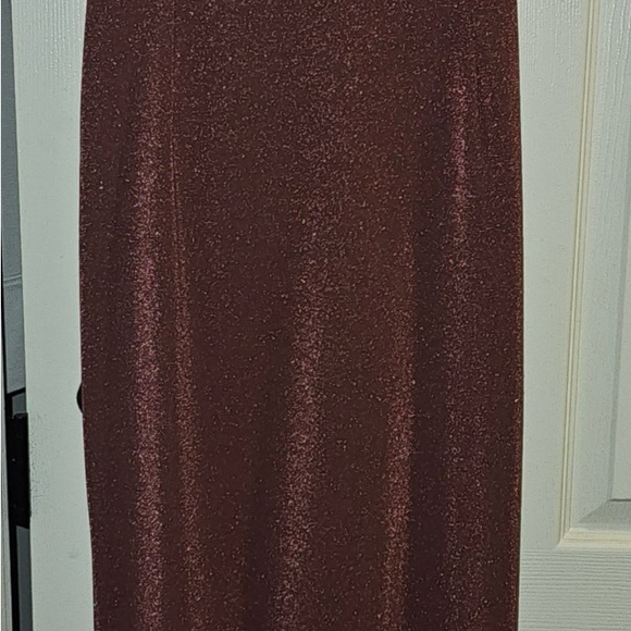 Elegant Burgundy Women's dress - Picture 3 of 4